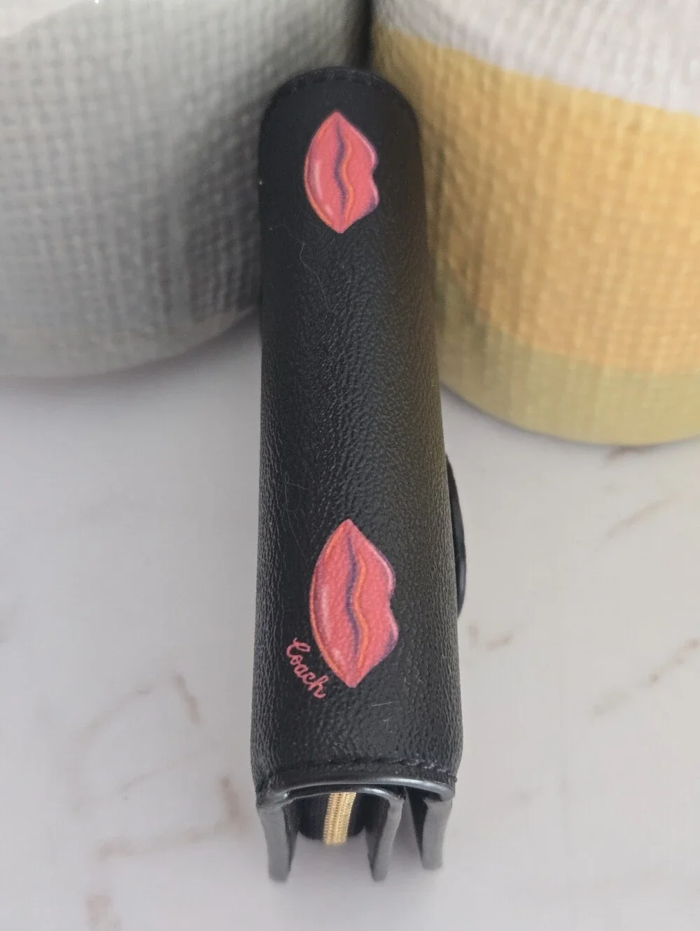 💋Like New Coach Lips Print Black Leather Trifold Wallet💋